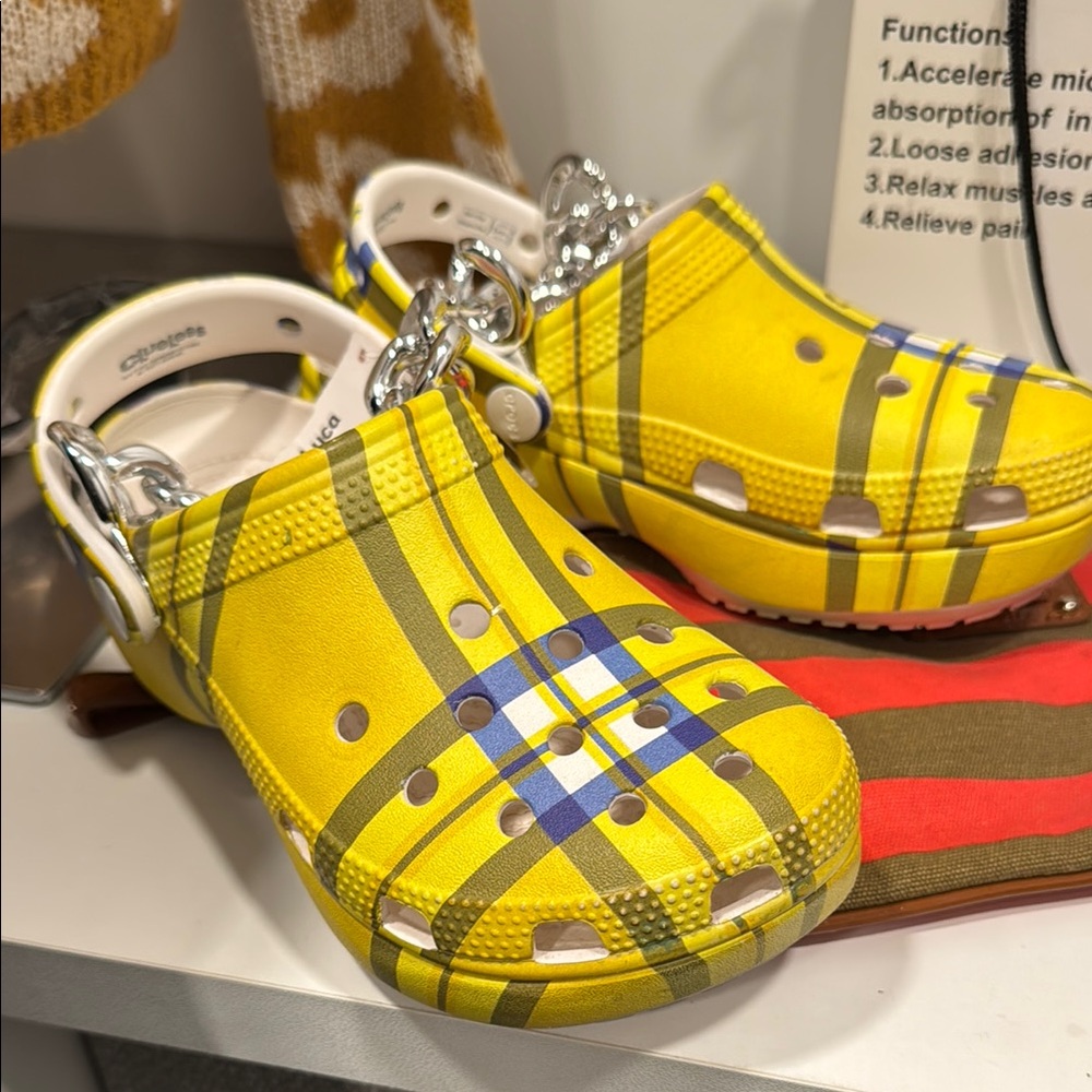 Crocs lmt edition clueless Cher platform Yellow Plaid Clogs Guc - Picture 3 of 13